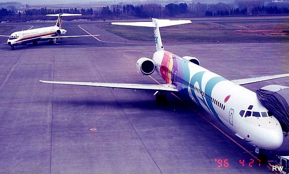 JAS 日本エアシステム MD-90-30