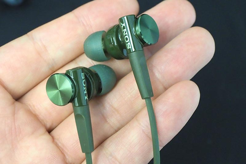 1万円以下のソニー重低音イヤフォンが刷新。グリーン採用の「XB75AP