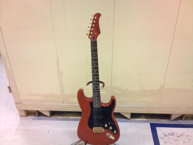 愛機3号 VARITA VST001-SSS-XB | 寝ても覚めてもエレキギターのことばかり