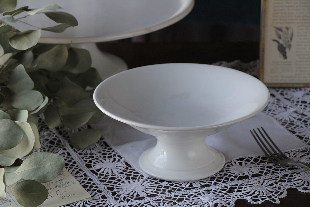 使い勝手の良い白のコンポティエ（高さ9.5cm） フランスアンティーク