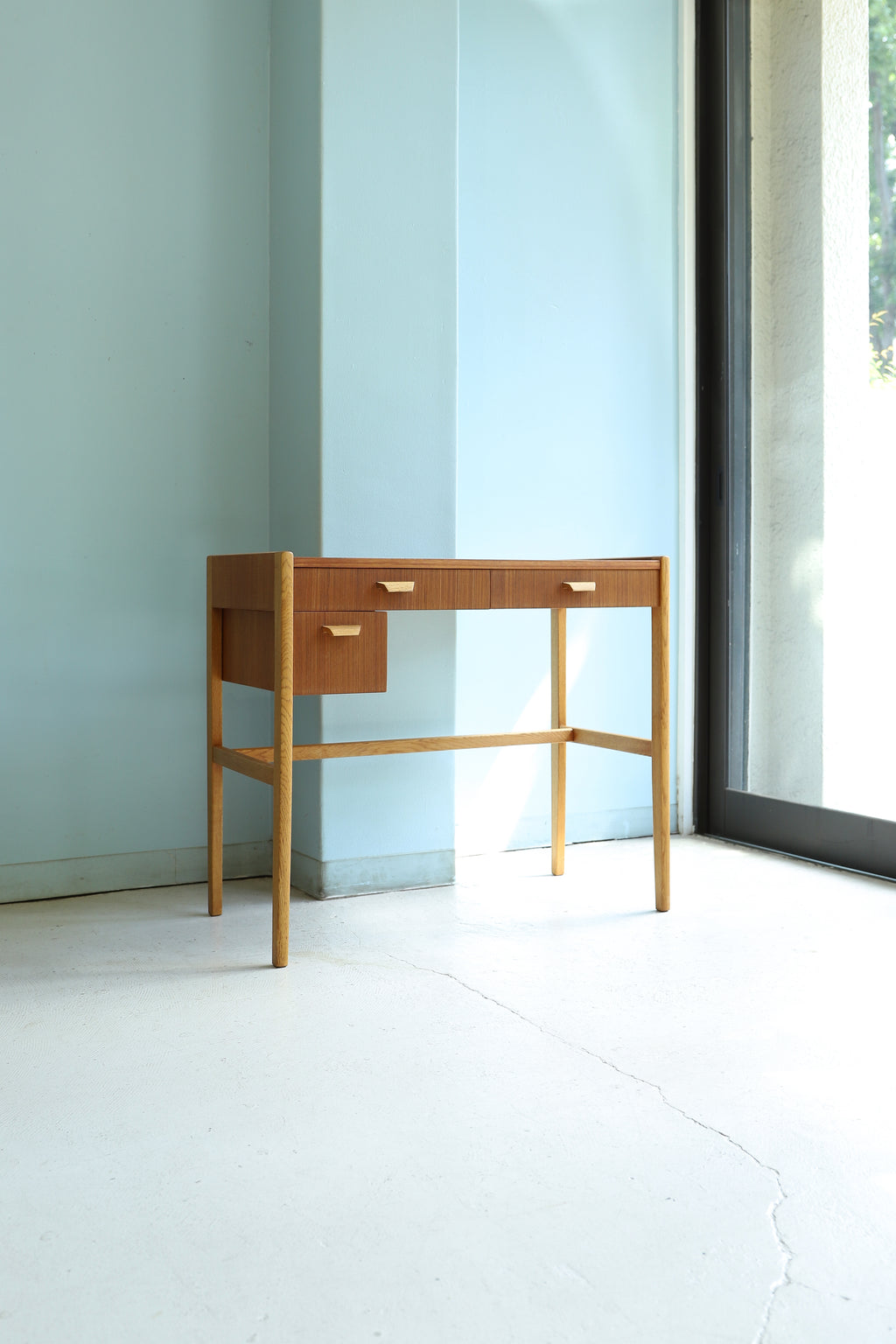 3Swedish_Vintage_Small_Desk_10