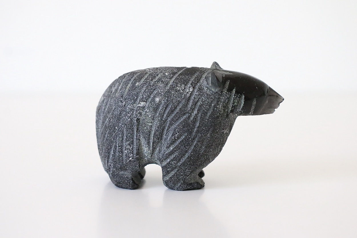 Obsidian Bear Sculpture 黒曜石 熊 十勝石 石彫 彫刻 | FEM TRE NOLL