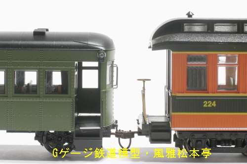 バックマン(Bachmann)の単端式気動車と客車(On30)