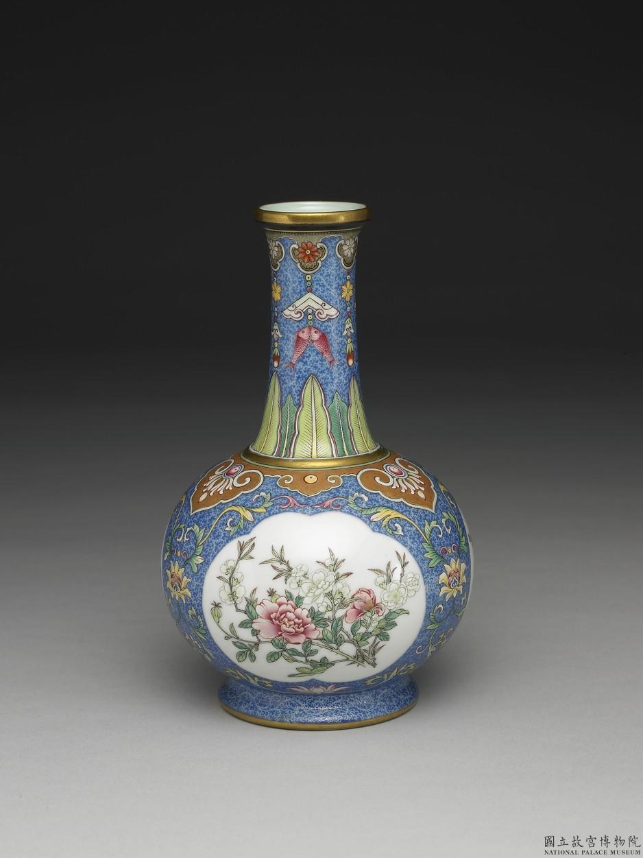 清乾隆窯琺瑯彩藍地開光花卉瓶