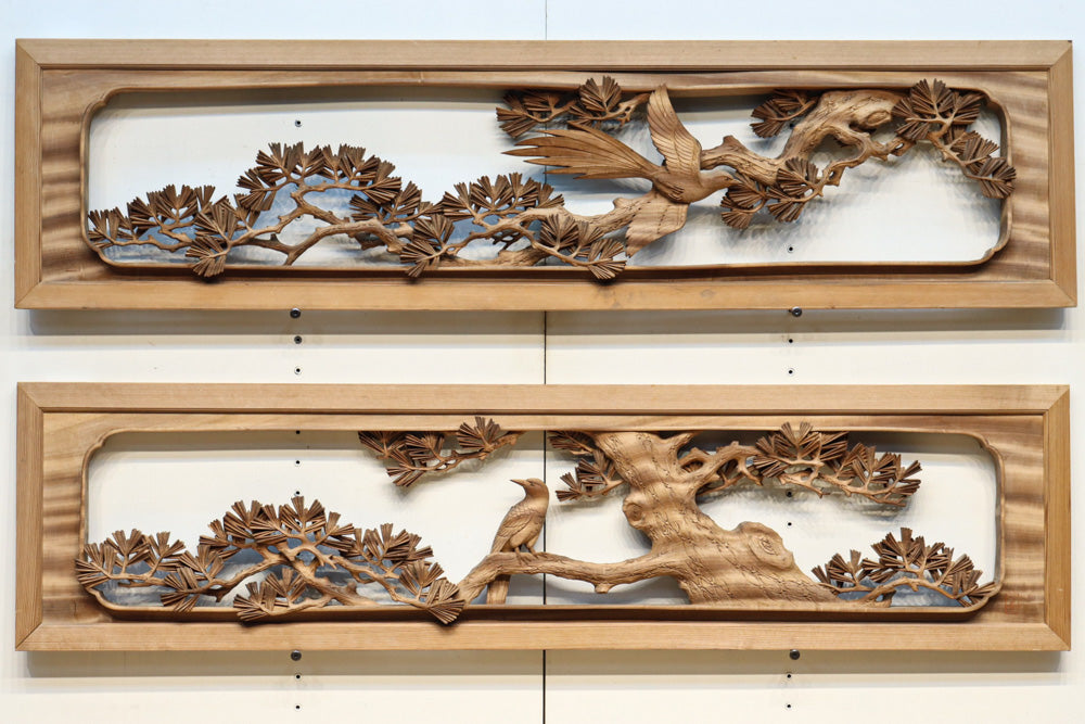 在銘一夢 繊細な彫刻で松と鳥の美しい景色を描いた深彫り彫刻欄間