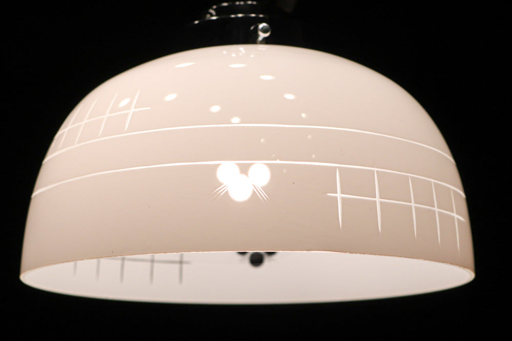 乳白色ガラスに和モダンな模様が浮かびあがる電笠 DC2096 – 古福庵