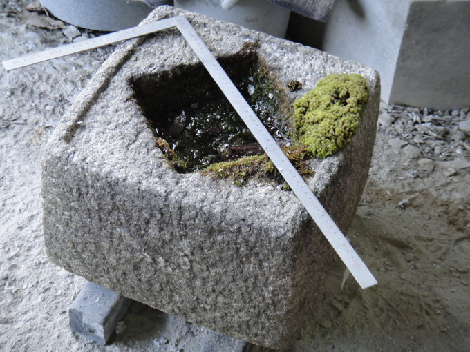 庭用の石製水鉢 枡型水鉢を製作中 その1 : 岡崎市 老舗石屋㈱杉田石材