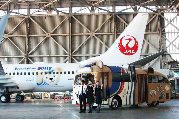 JALとオリエンタルランド、ダッフィー描いた特別塗装機「JAL ハッピー