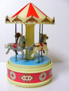 京都嵯峨野パーシモンのアンティーク・メリーゴーランド