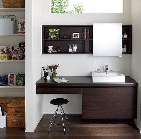 魅せる収納」を楽しめる洗面スライドミラー+ ゜*。：システムキッチン