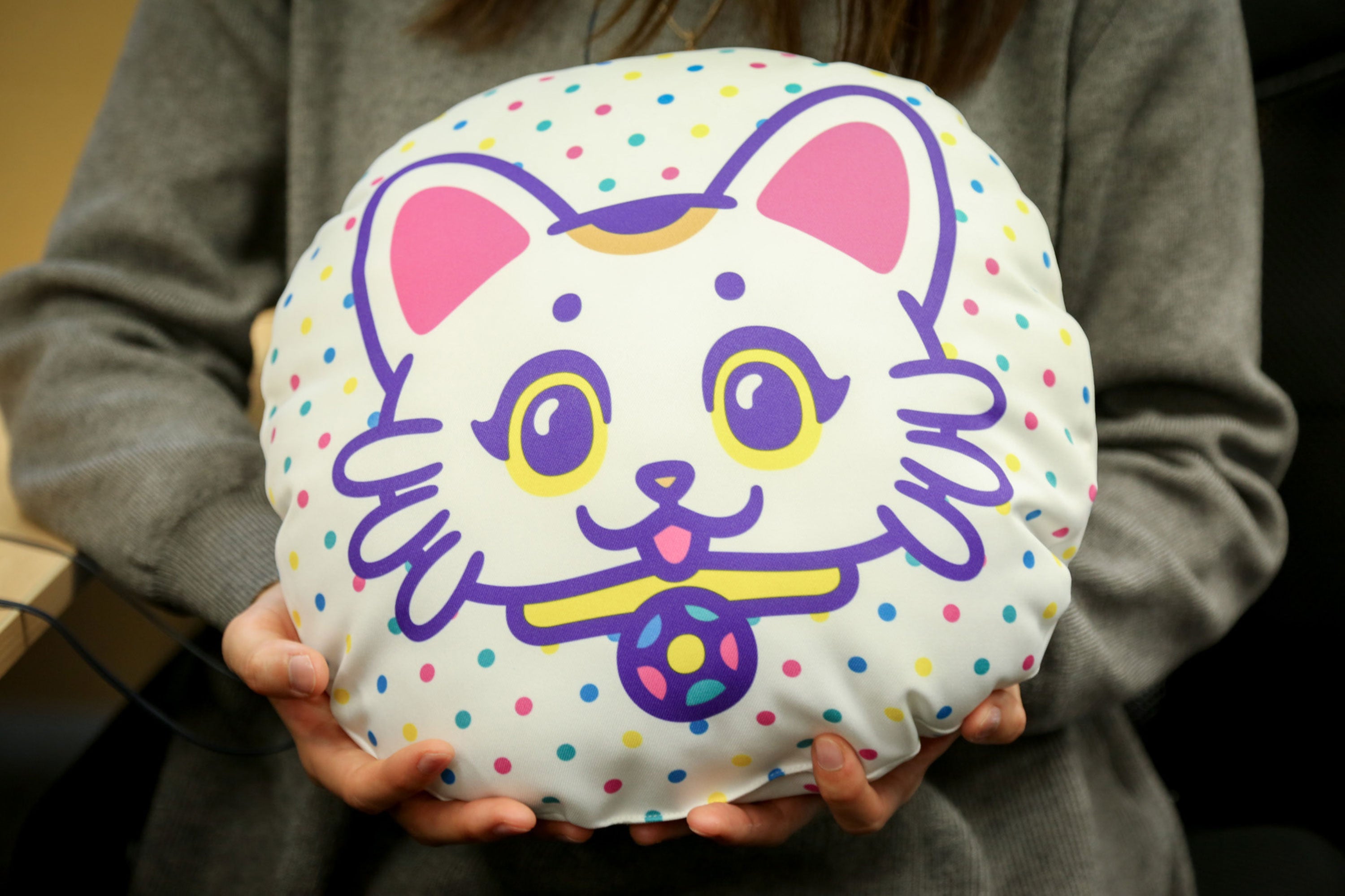 4月7日から】新商品「くりあにゃん丸型クッション」「エンブレム丸型