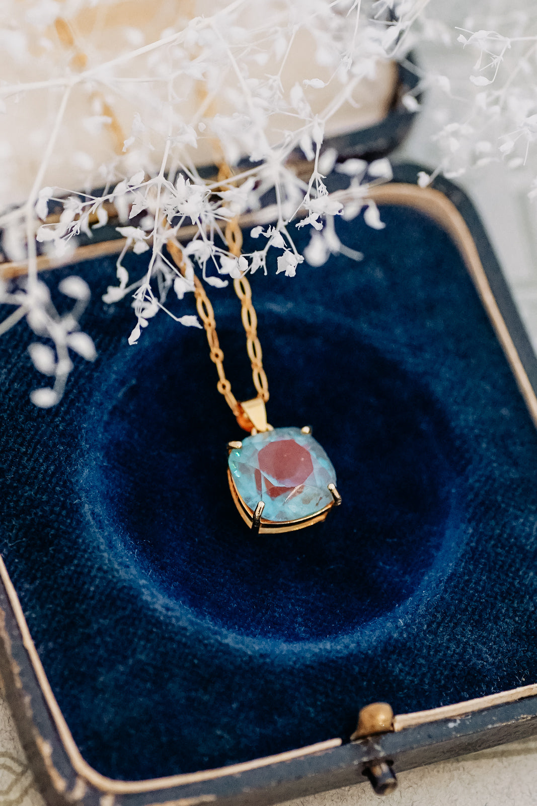 アンティークラウンドスクエアサフィレット・ネックレス ゴールドチェーン