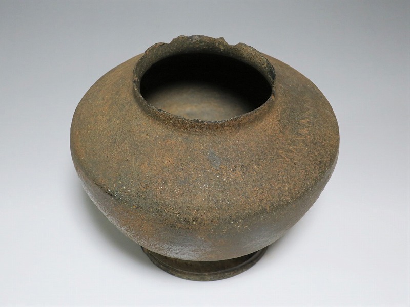 仙遊洞 新羅須恵器台壺