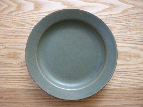 味わい深いお皿…イイホシユミコ「OXYMORON(オクシモロン)プレート」を