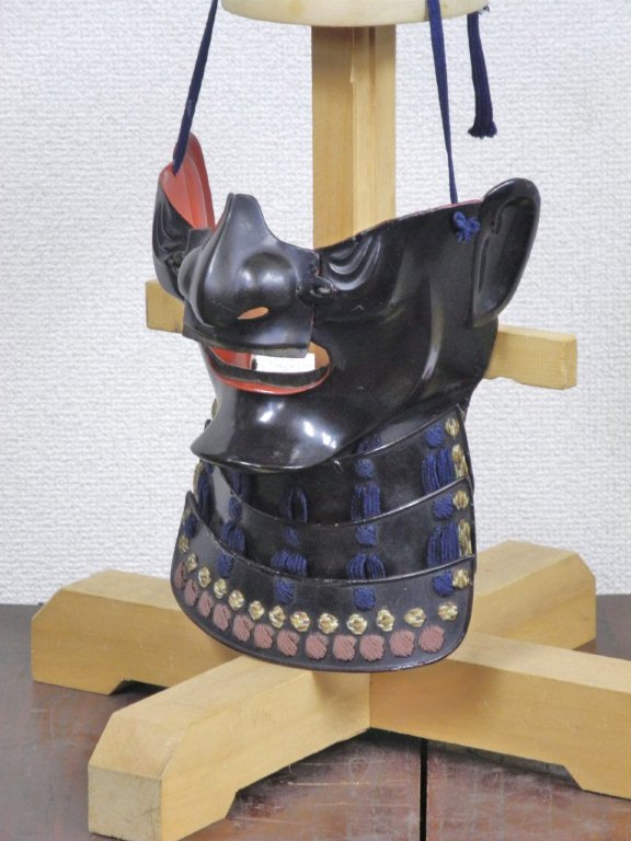 面頬 頬当｜鉄黒漆塗面頬 Tetsu Kuro Urushi Nuri Menpo. 江戸時代｜紀