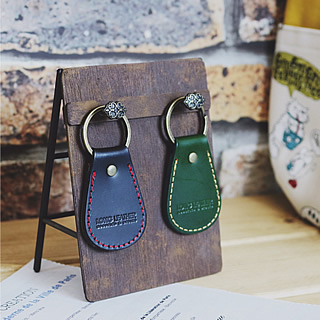 本革キーホルダー/ポルヴェレ*刻印・名入れのオリジナル革製品を1個