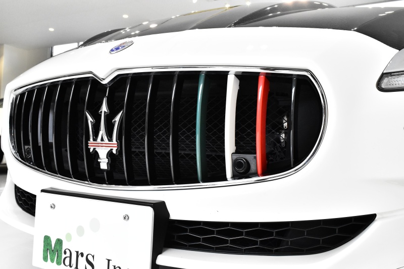 マセラティ クアトロポルテ GTS カーボンクリアボンネットカスタム