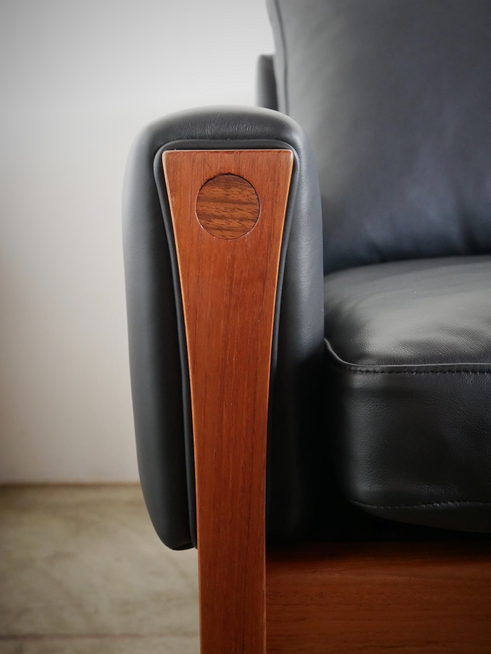 NO NAME PARISH ::: PRODUCTS ::: 3Seater sofa AP62 by Hans J.Wegner