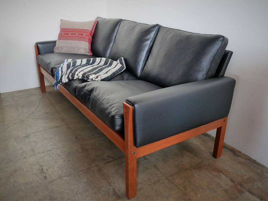 NO NAME PARISH ::: PRODUCTS ::: 3Seater sofa AP62 by Hans J.Wegner