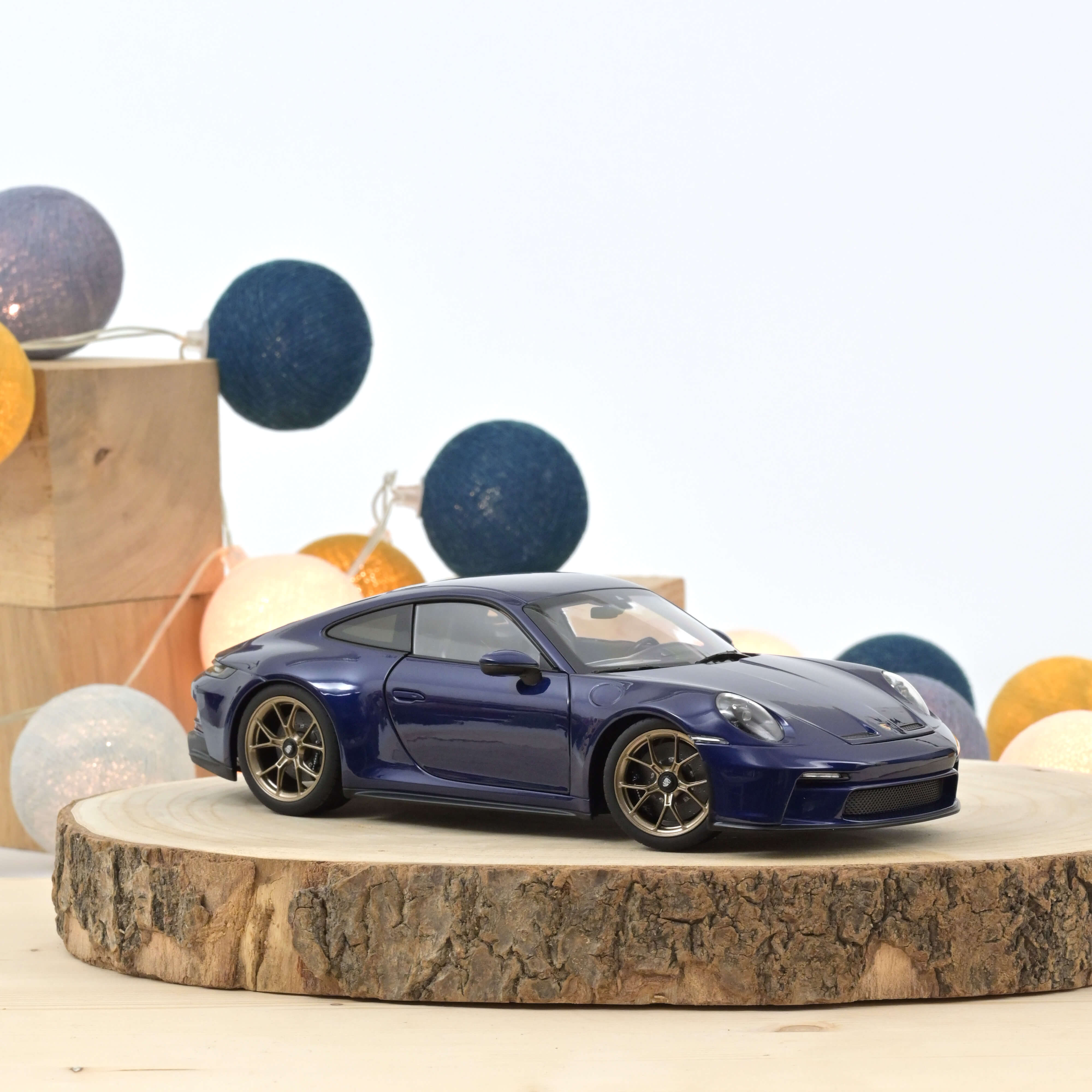 Porsche 911 GT3 with Touring Package 2021 Blue metallic 1:18 – Norev