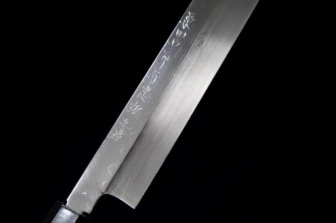 柳刃包丁 尺一 本焼 水牛縞黒檀八角柄 縞黒檀鞘・袱紗・桐箱付 λA2368