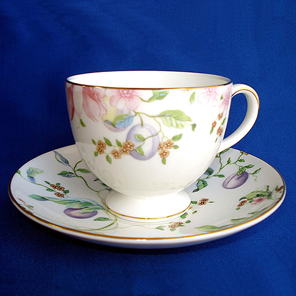 ウェッジウッド（Wedgwood）スイートプラム ティーカップ＆ソーサー