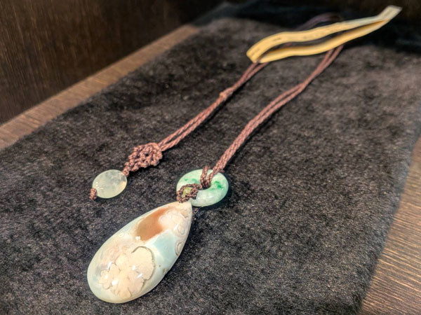 No.7，211桜メノウのマクラメペンダント