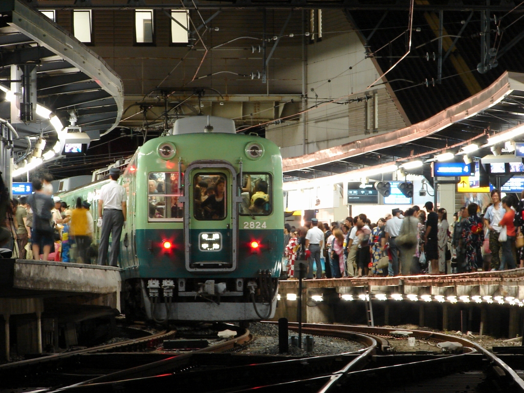 記録写真】京阪・宇治川花火大会の臨時列車 | 鉄道プレス