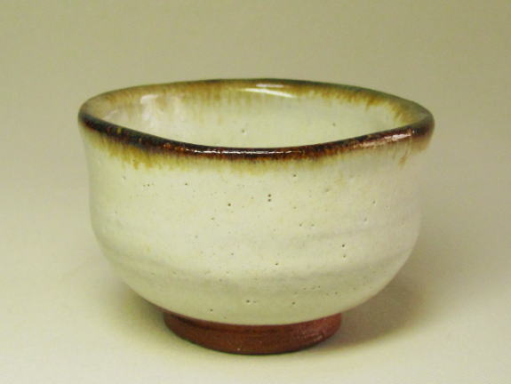 唐津皮鯨ぐい呑み（藁灰2）の詳細／陶器販売のたぬき窯