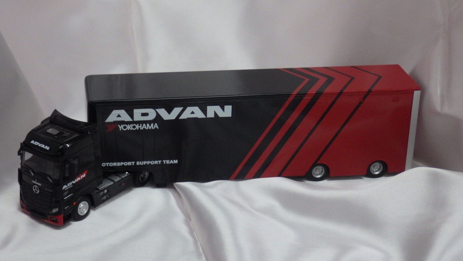 MINI GT メルセデスベンツ アクトロス w/レーシングトランスポーター