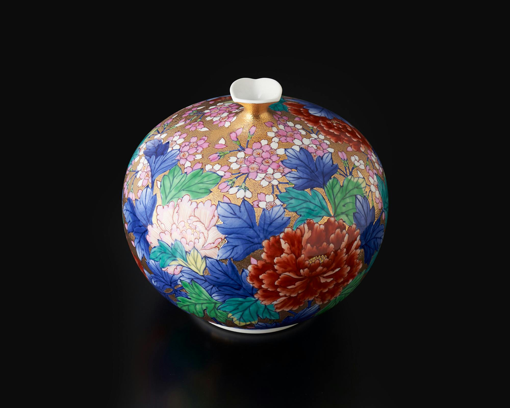 花器「花瓶 金彩牡丹図」 金龍窯 江口天童 有田焼 陶磁器 – Takumi Japan
