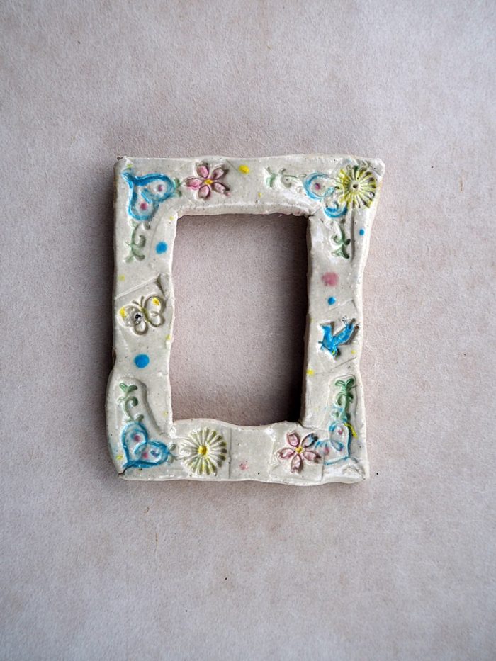 夏休み親子陶芸体験教室 ～ねんどでオリジナルの額縁を作ろう～ の