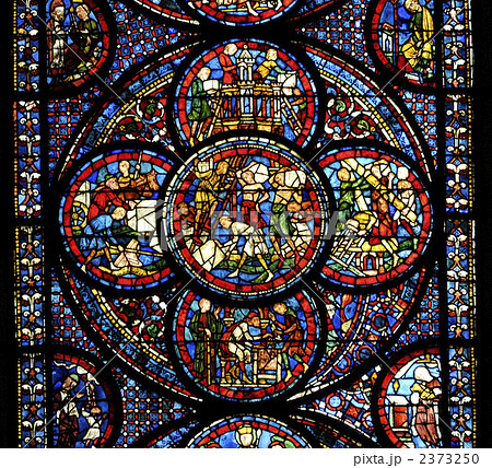 シャルトル大聖堂ステンドグラス、聖母マリアの奇跡の写真素材
