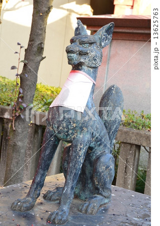 キツネの石像（末廣稲荷神社・神田明神 境内社／東京都千代田区外神田2