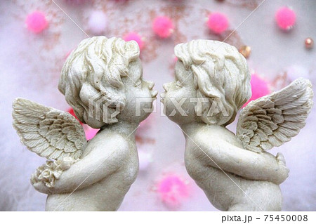 キスする天使の写真素材 [75450008] - PIXTA