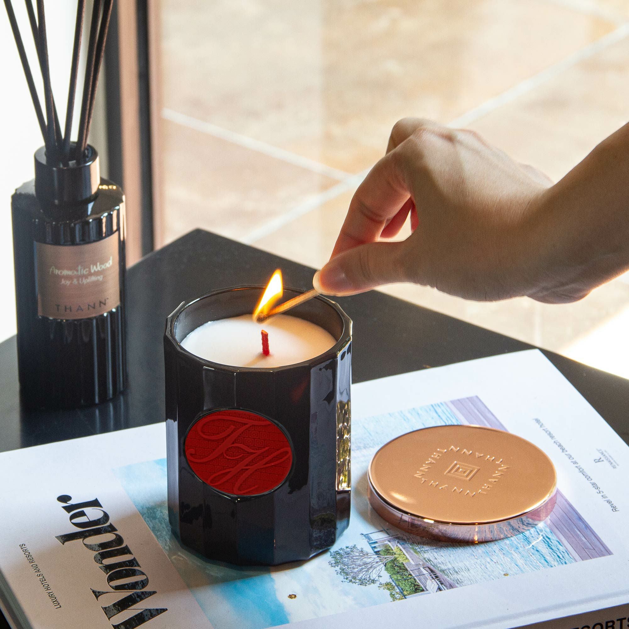 アロマティックキャンドル AW《アロマティックウッド》 | THANN