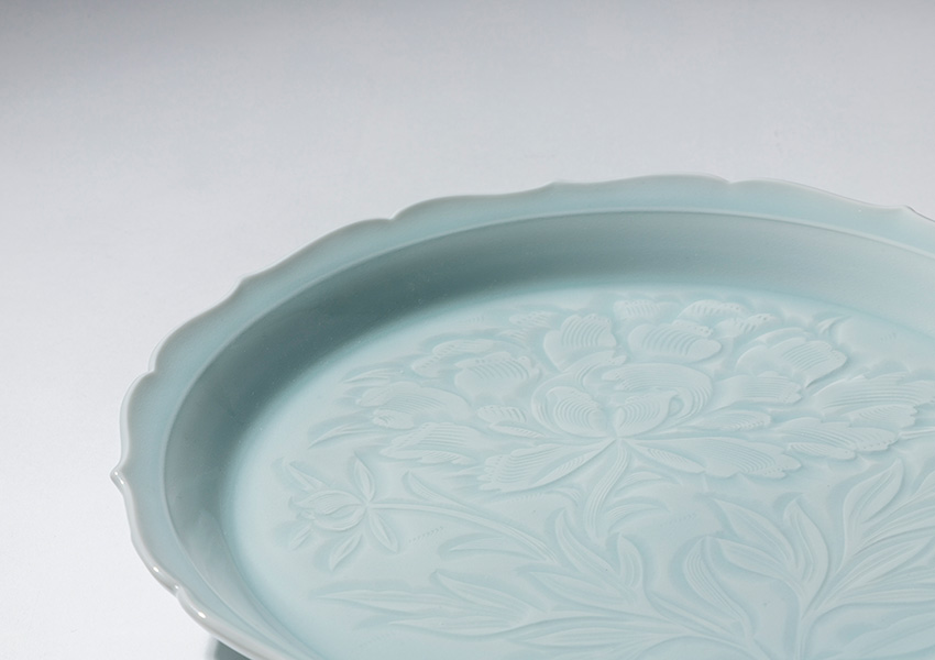 透明感ある美しい青白磁・白瓷 気品の快山窯 || THE COVER NIPPON