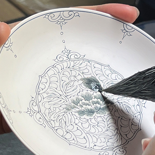 工芸WS〕三川内焼染付体験 豆皿製作 || THE COVER NIPPON