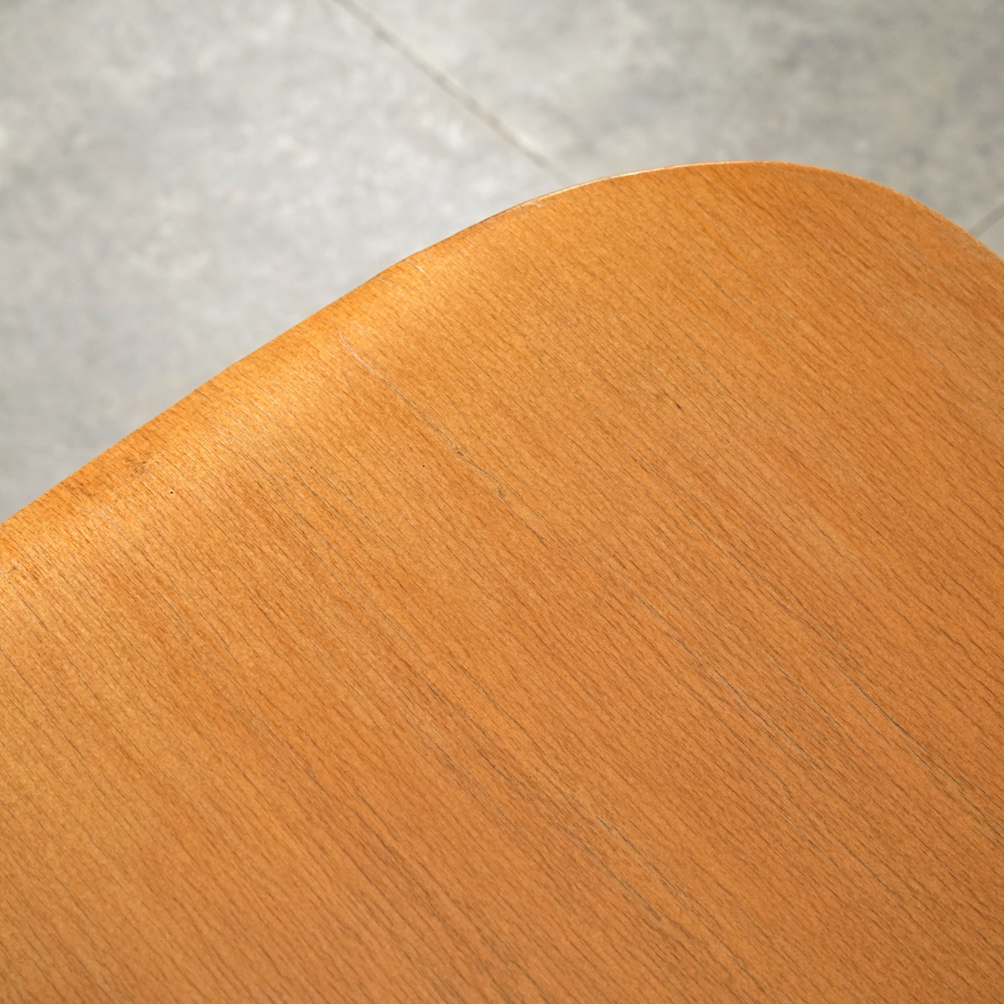 DUBA】ヴィンテージ スタッキング チェア – TIME HYPE