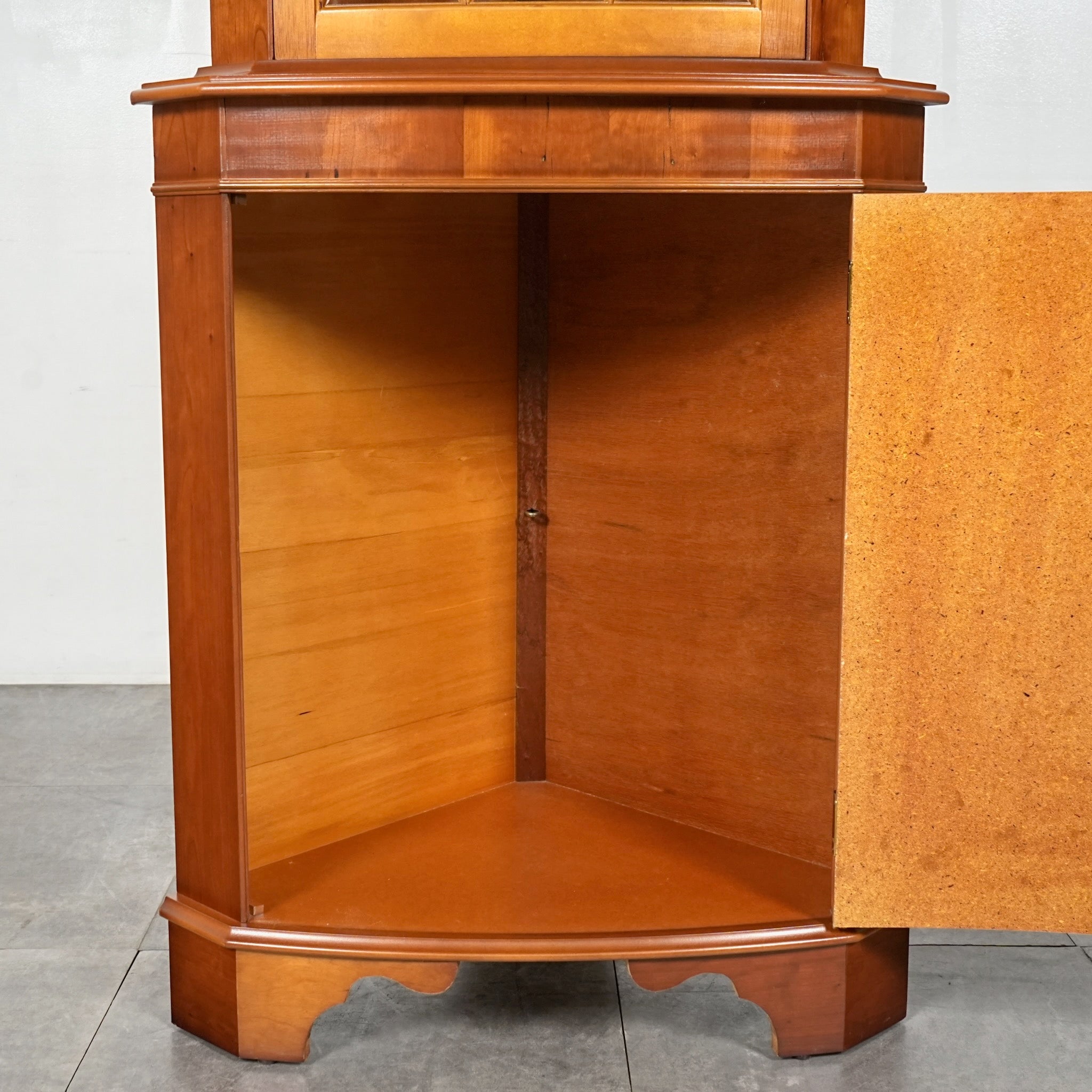 英国クラシック ヴィンテージ コーナーキャビネット – TIME HYPE