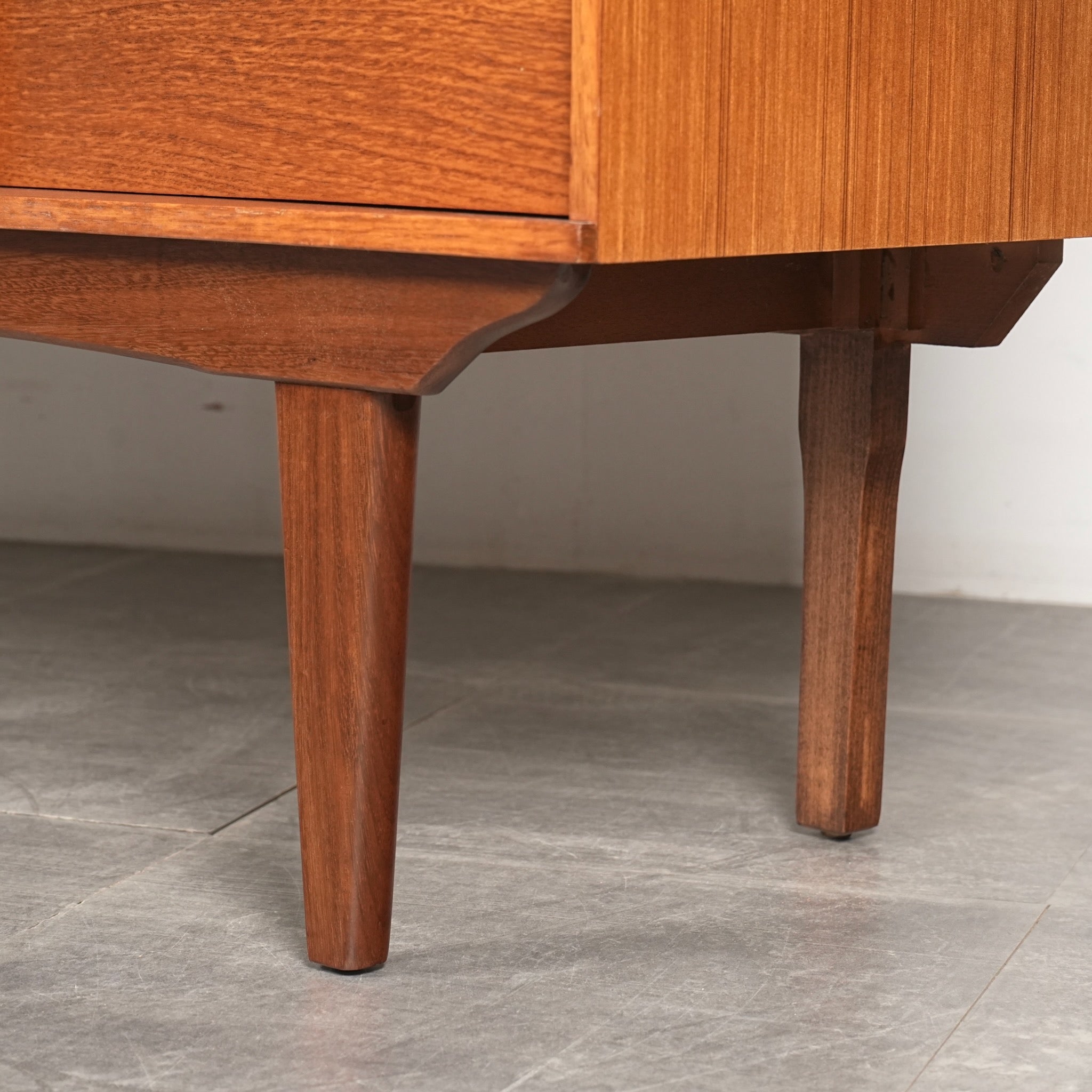 Jentique】ヴィンテージ キャビネット(ハイサイドボード) – TIME HYPE