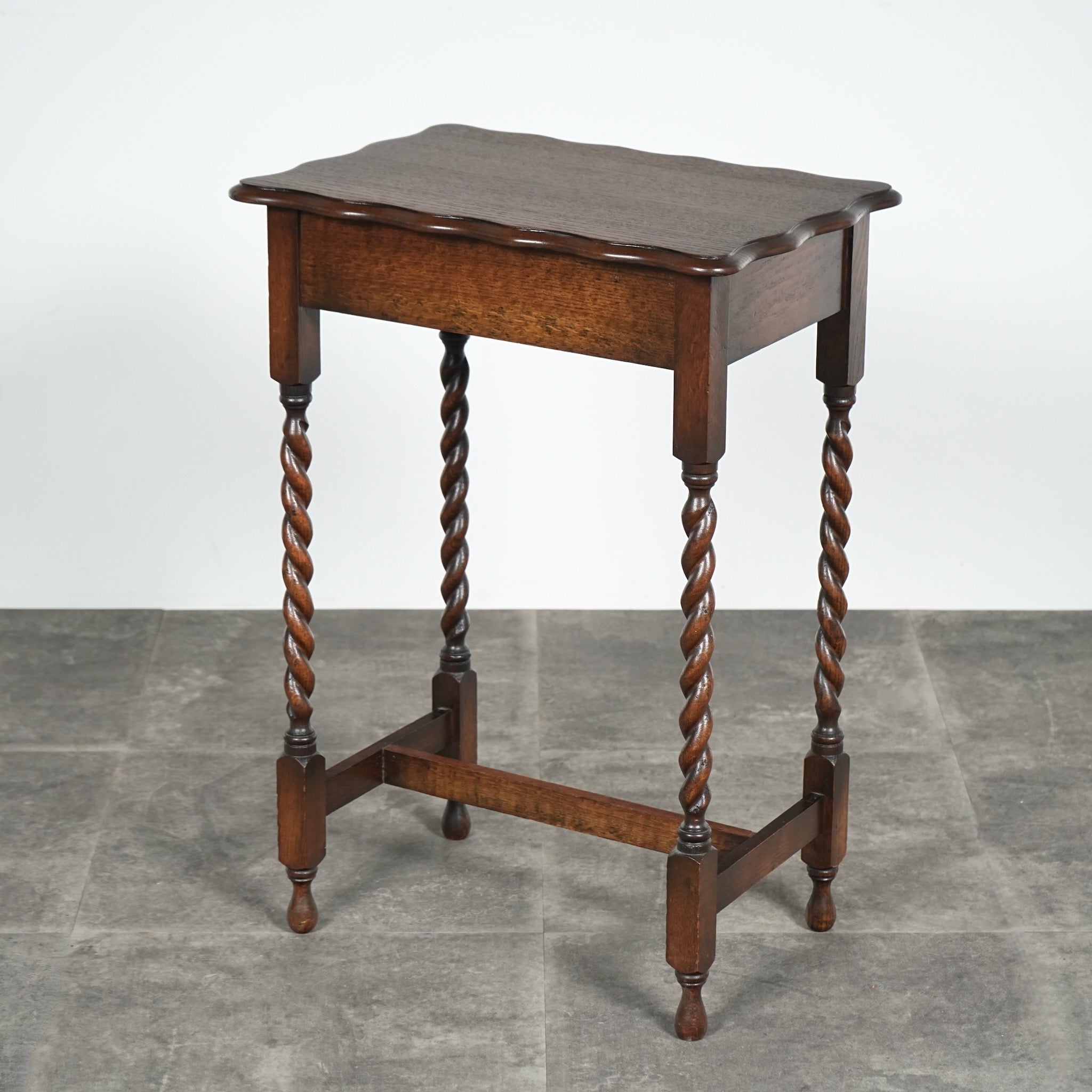 英国アンティーク ツイストレッグ サイドテーブル – TIME HYPE