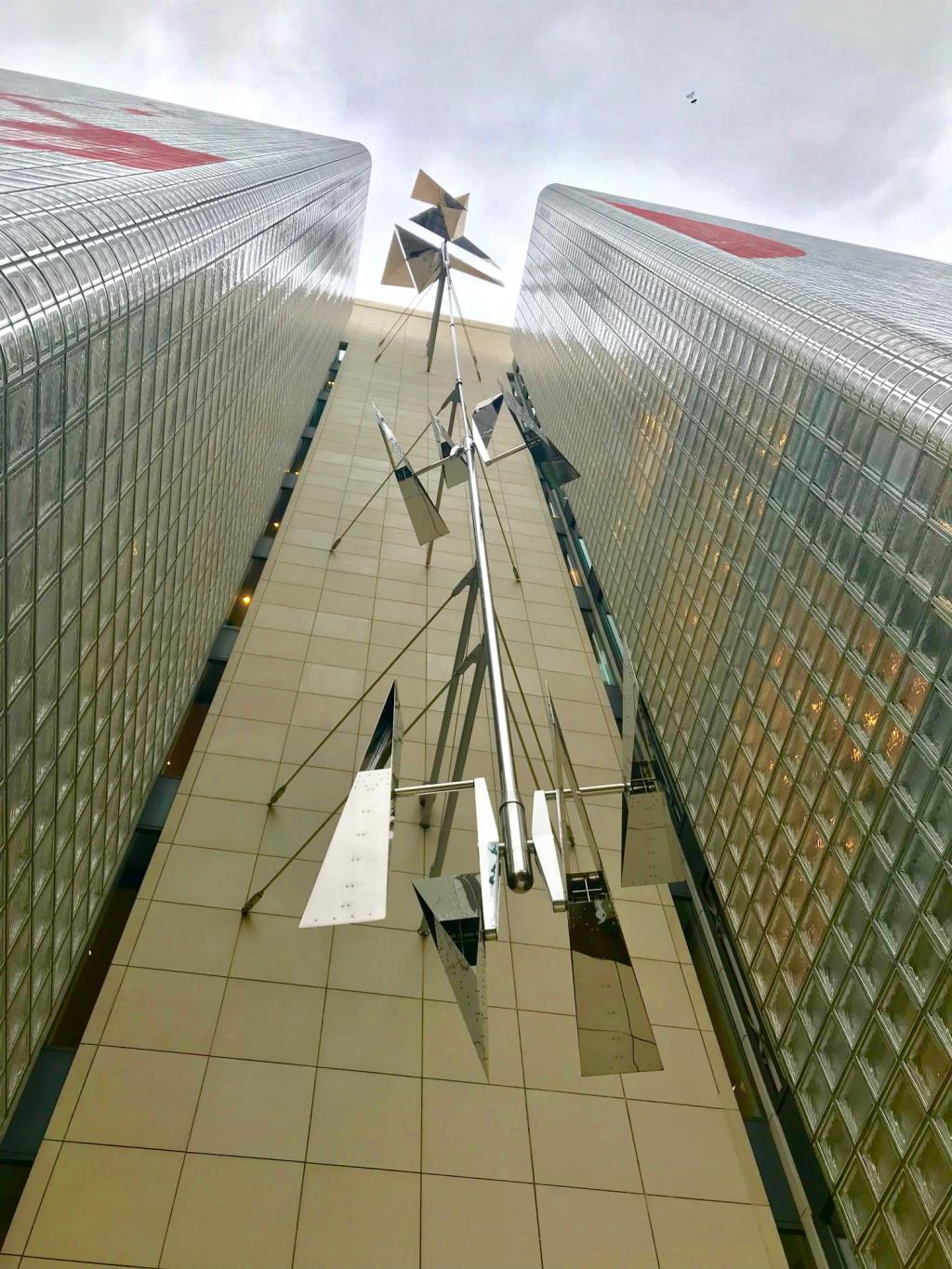 中央区でアート散策を！動く立体彫刻「新宮晋」2作品 by 佃のうさこ