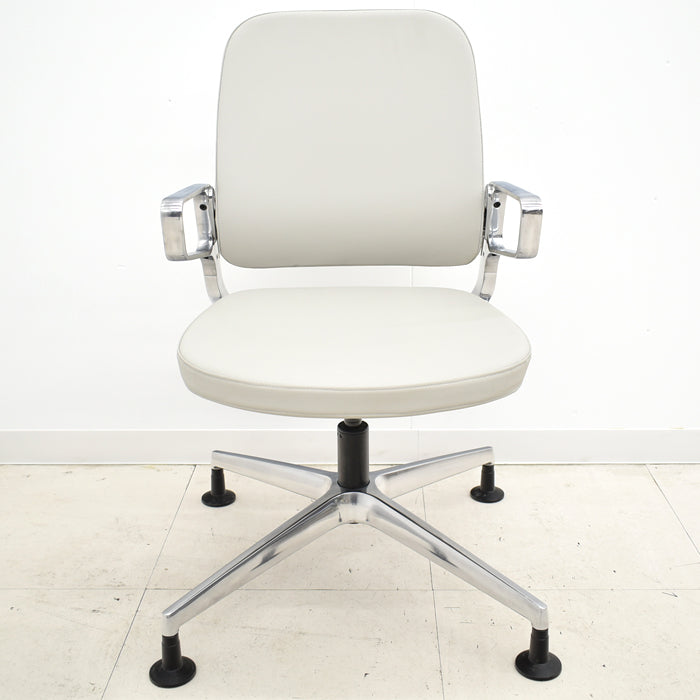 イトーキ – 中古オフィス家具 トレタテ