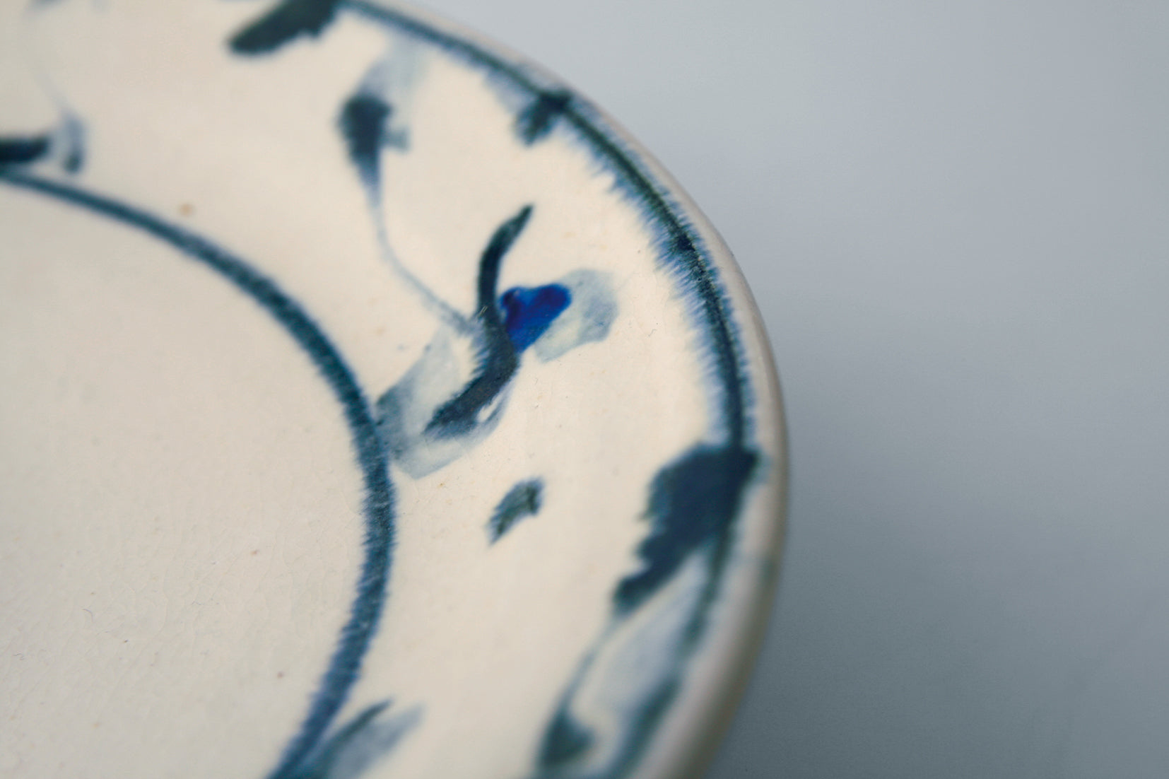 呉須絵 8 寸皿 – TOU