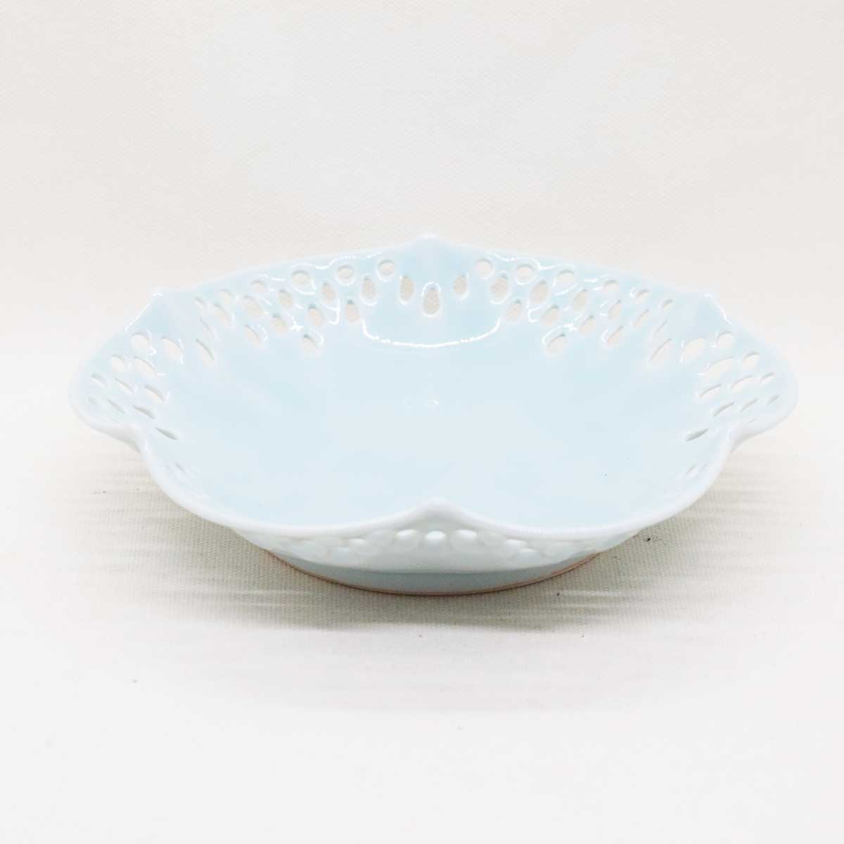 青白磁透かし彫り6寸皿