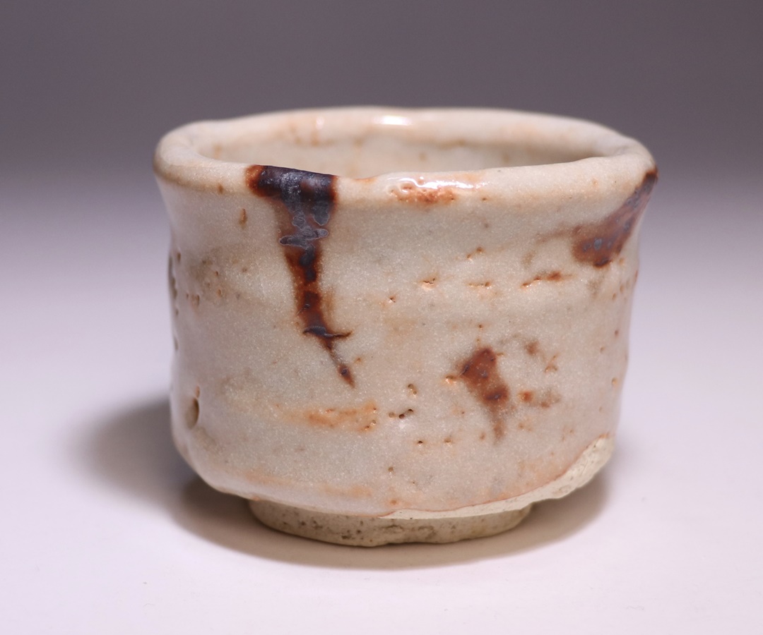 樋口雅之 作 「志野酒呑」 ～備前焼専門卸小売店 川口陶楽苑～