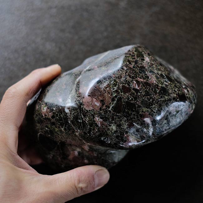 ピンクの模様が入った鑑賞石 – zakka store towi