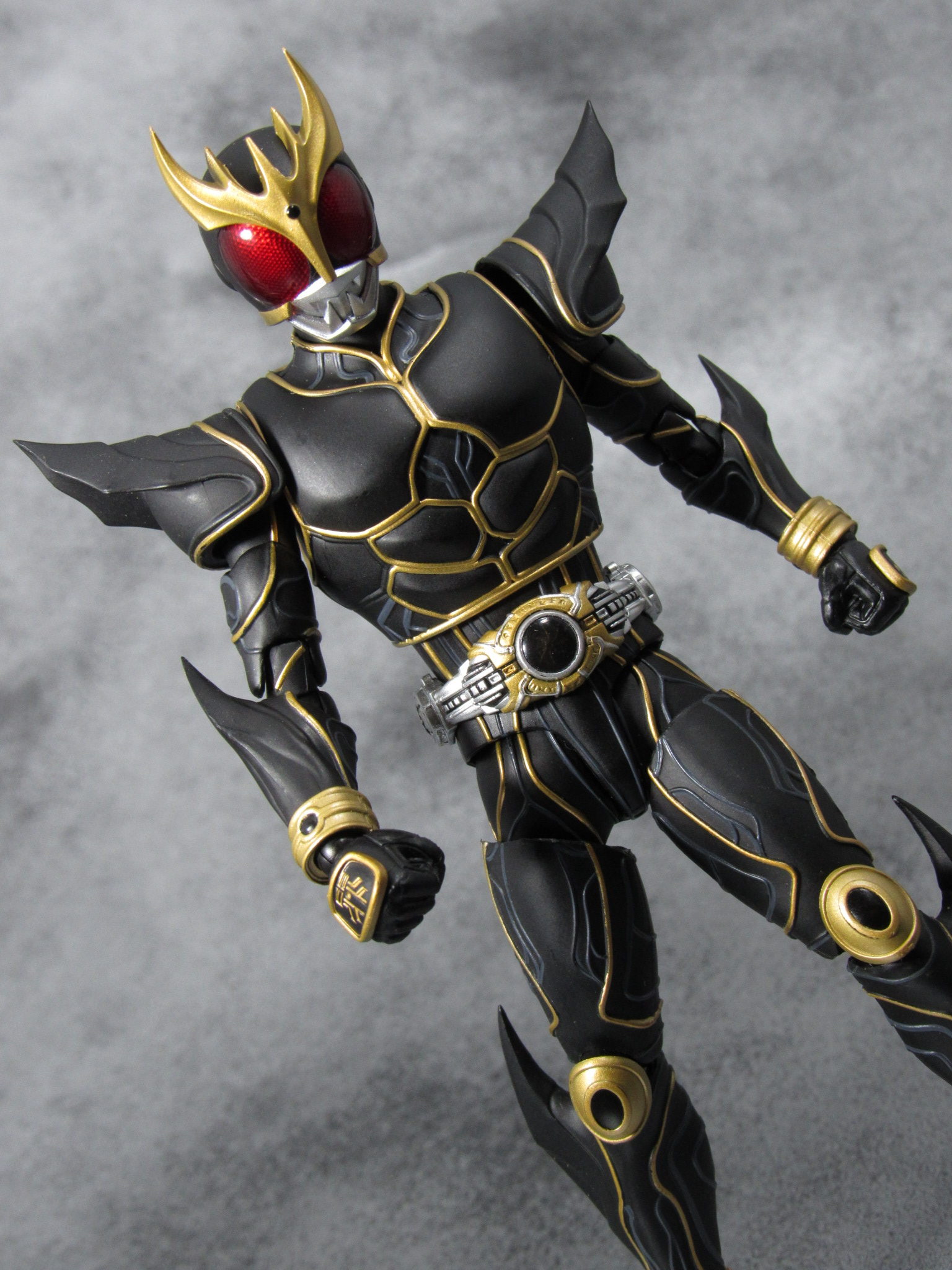 S.H.フィギュアーツ 仮面ライダークウガ アルティメットフォーム 真骨