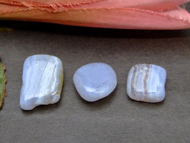 楽天市場】g3-599Y 原石 穴なし ブルーレースアゲート 10mm〜18mm 1個